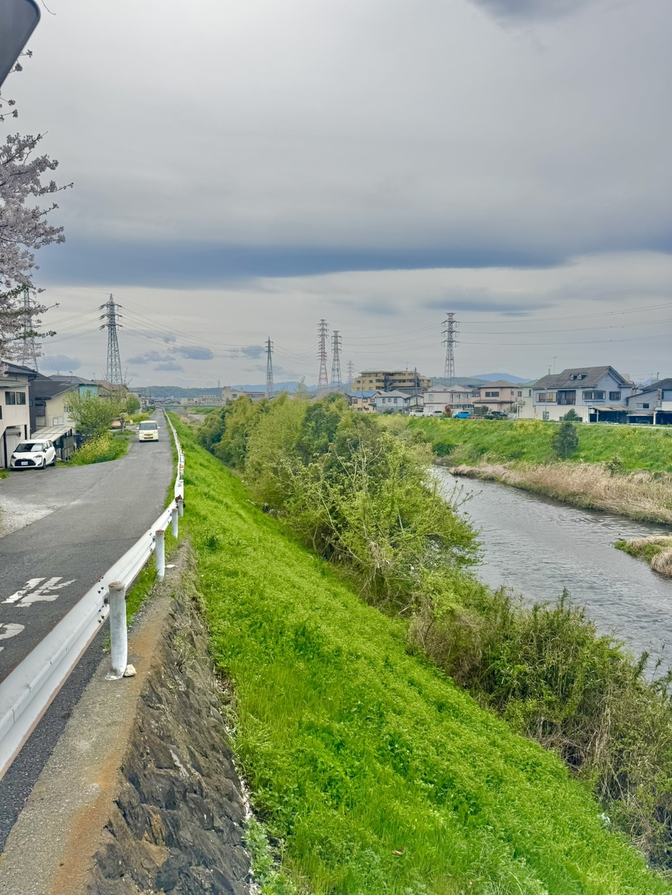 【周辺環境】平塚市立中原小学校まで徒歩9分、平塚市立中原中学校まで徒歩8分。お子様の通学負担が少なめの住環境です。