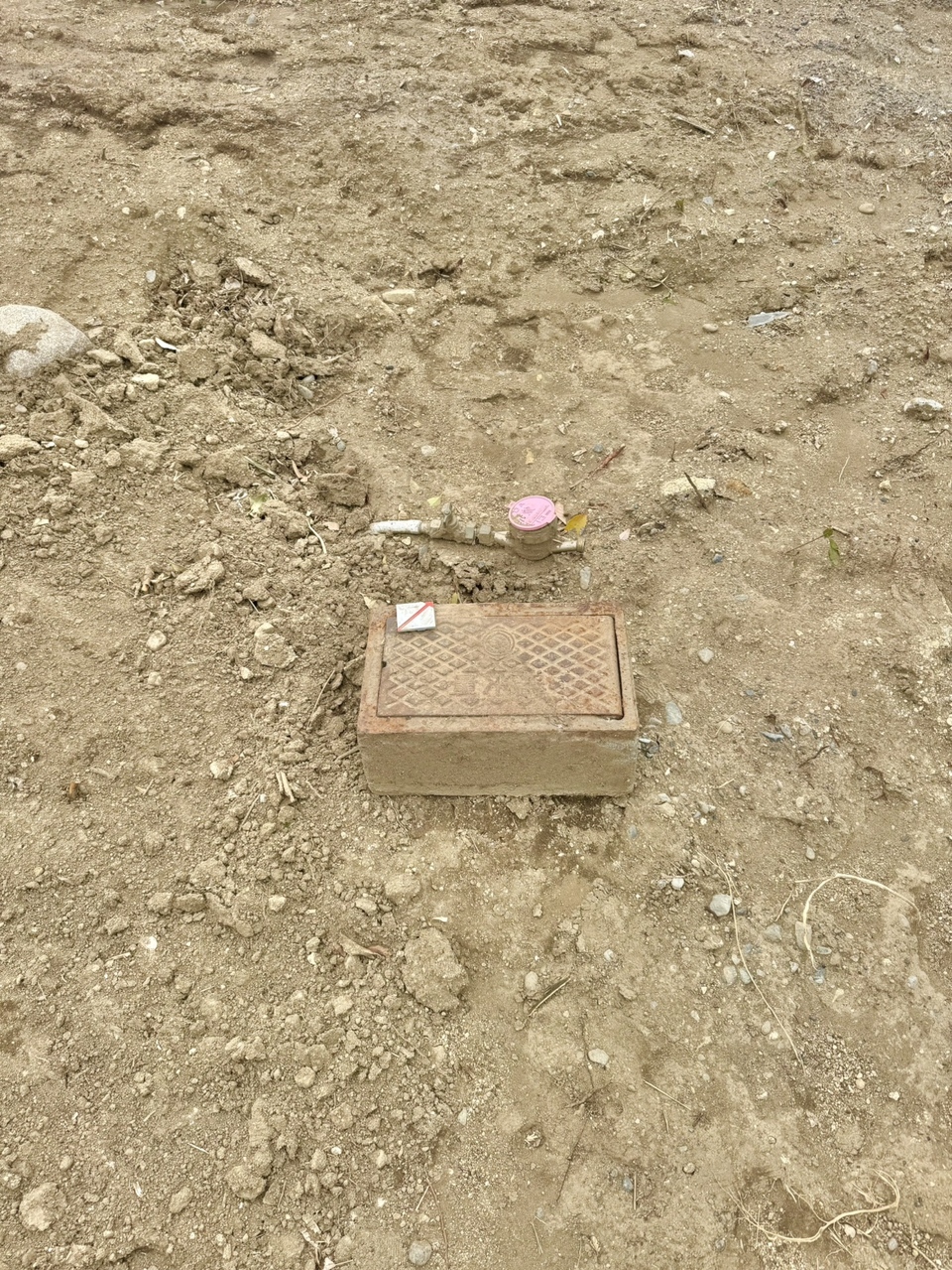 【現地土地写真】お庭を設けることも可能です。花壇を設けてお花やシンボルツリーを育てたり、バーベキューをしたりするなど、ご家族みなさまでご一緒に楽しめます。