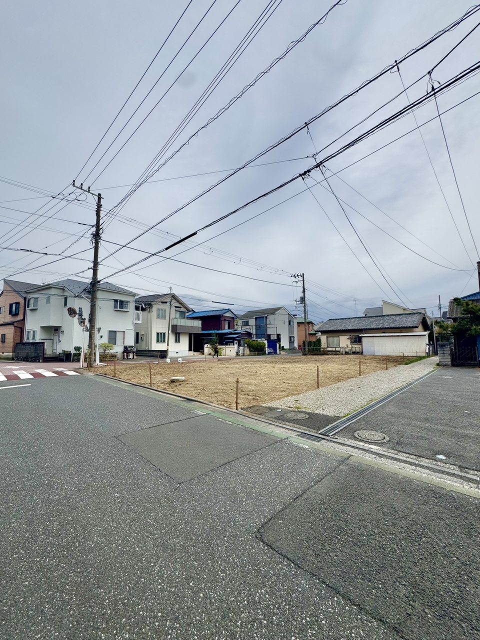 【前面道路含む現地写真】実際の陽当りの様子や周辺の道路幅・交通量なども、現地にてご確認いただけます。
