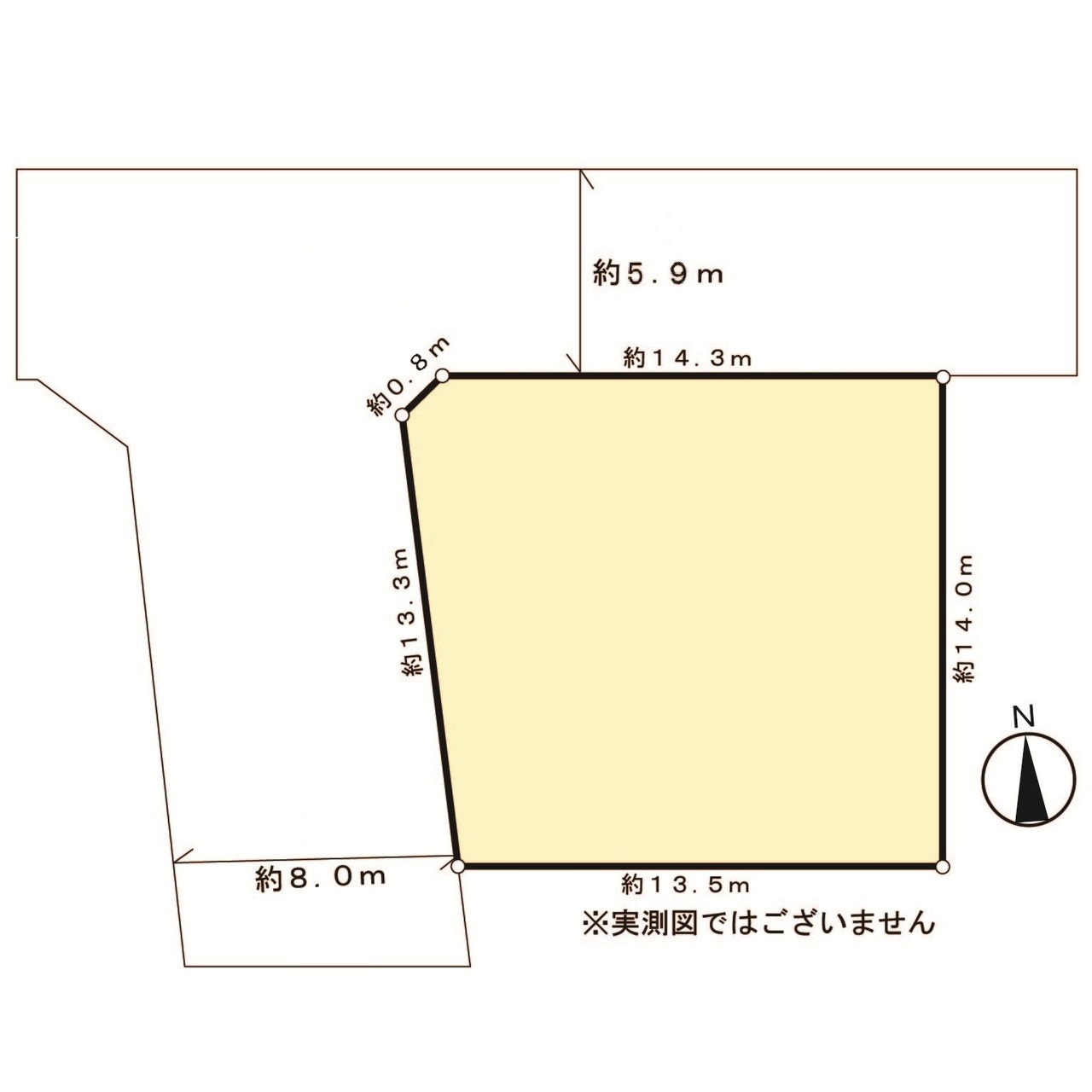 北側前面道路は幅員約5.9m、西側前面道路は幅員約8.0m。第一種低層住居専用地域に位置し、落ち着いた暮らしが叶います。