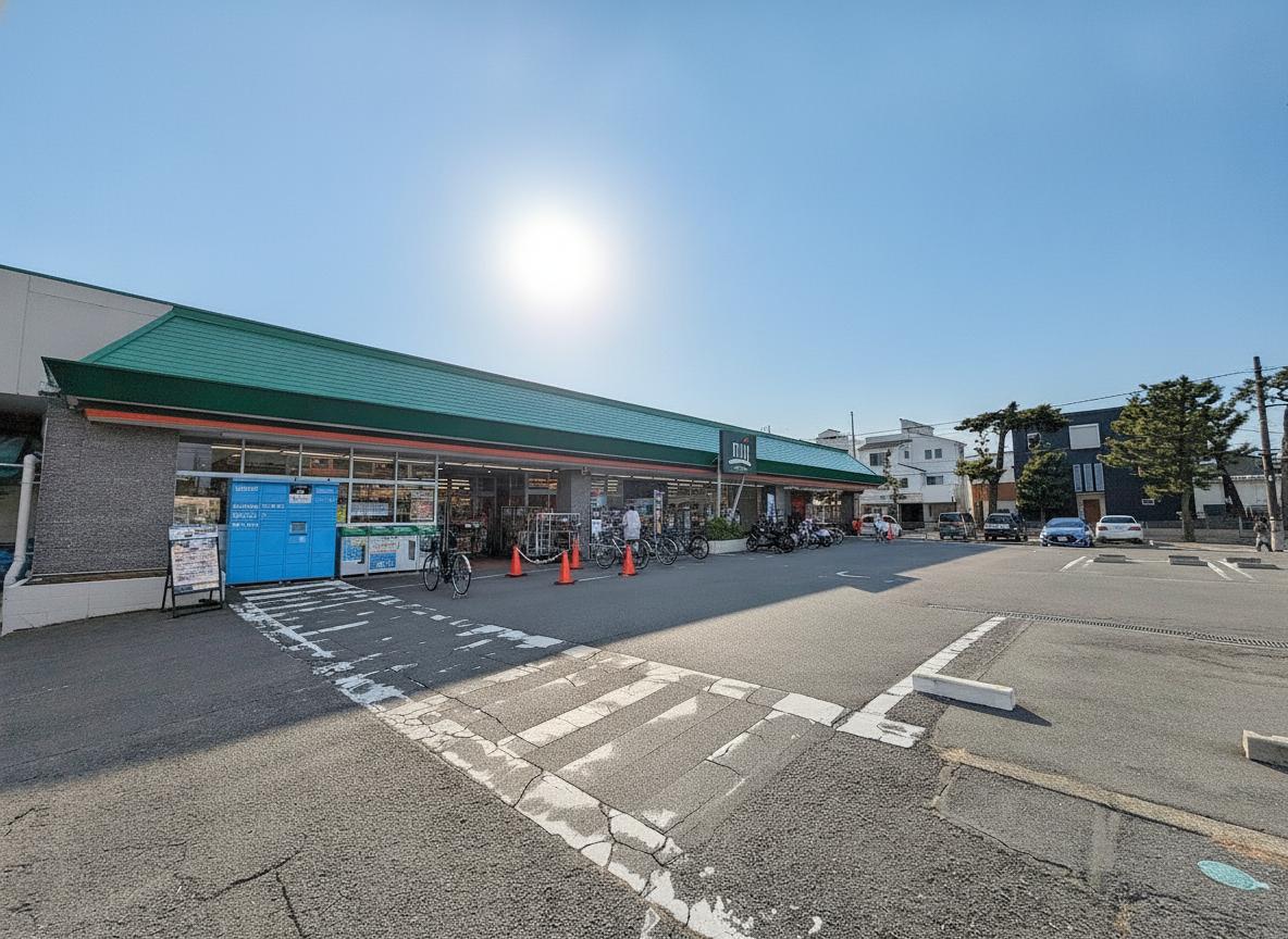 FUJI鶴嶺店まで徒歩5分（約370m）