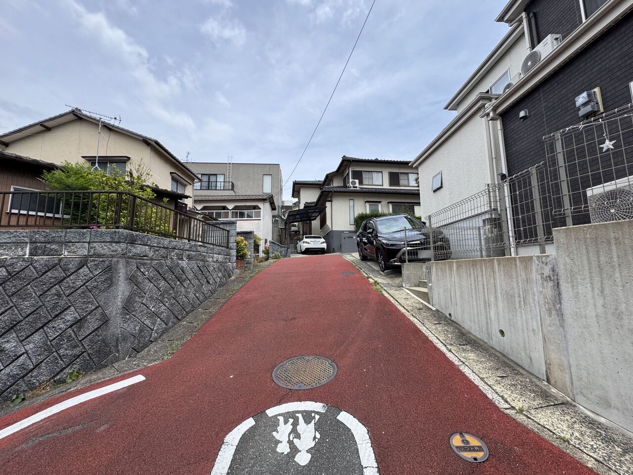 前面道路は約4.1ｍ（南側）です。