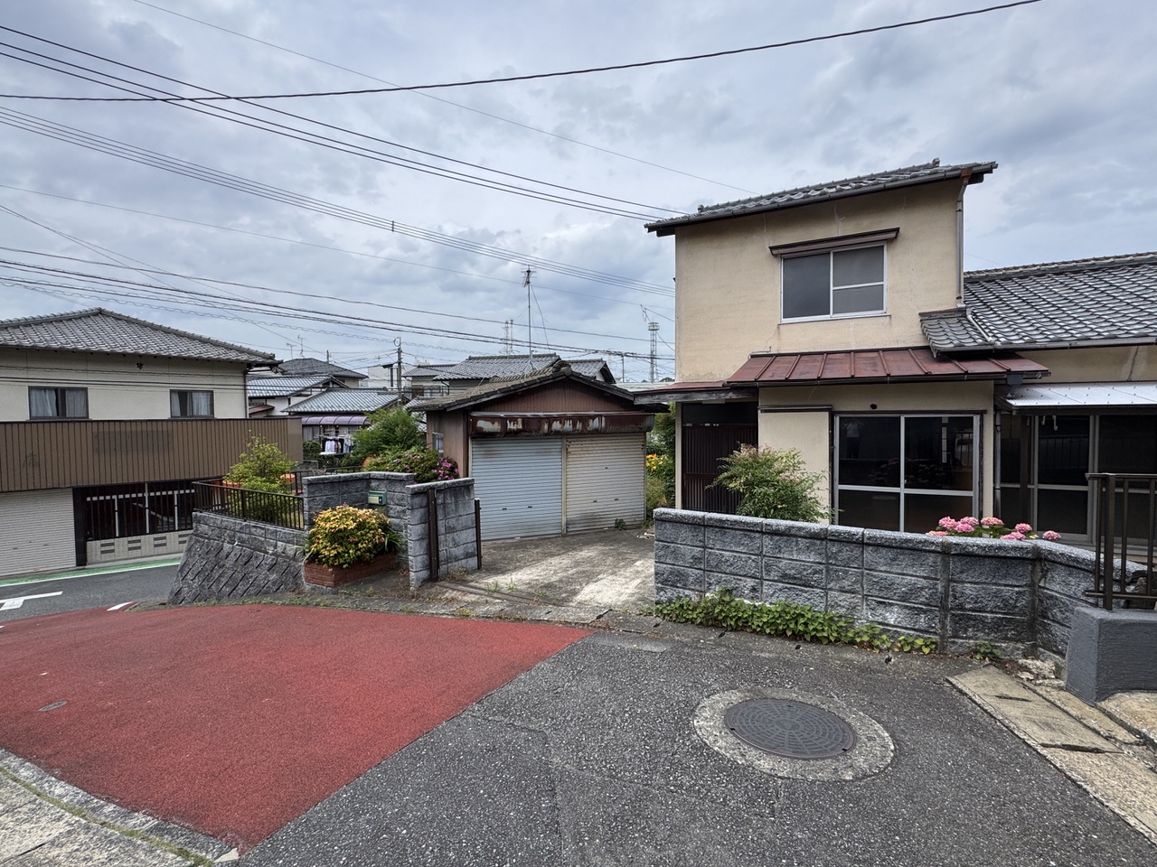 第一種低層住居専用地域に位置する、住環境良好な土地です。