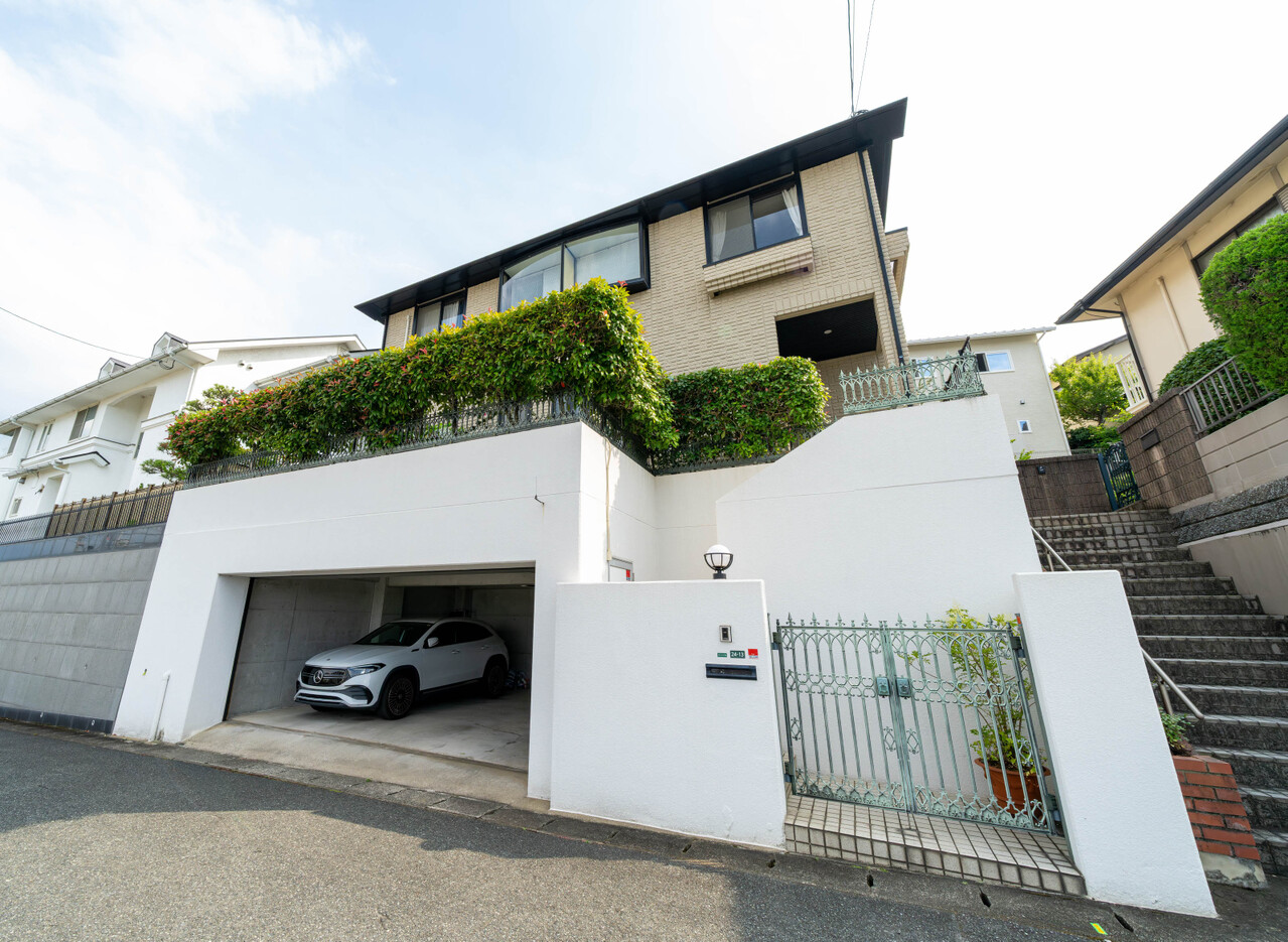 1994年9月築・ミサワセラミック施工の邸宅が建築済み。戸建てとしても検討頂けます。