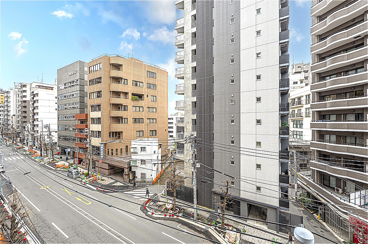 5階部分からの眺望です。晴天時には気持ちのよい青空を望むことができそうです。