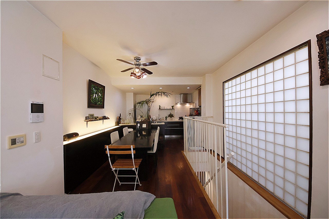 横長のレイアウトを活かし、ダイニングとリビングをゆるやかにゾーニング可能。用途に合わせた自由な家具配置で、自分らしい住まいづくりが叶います。