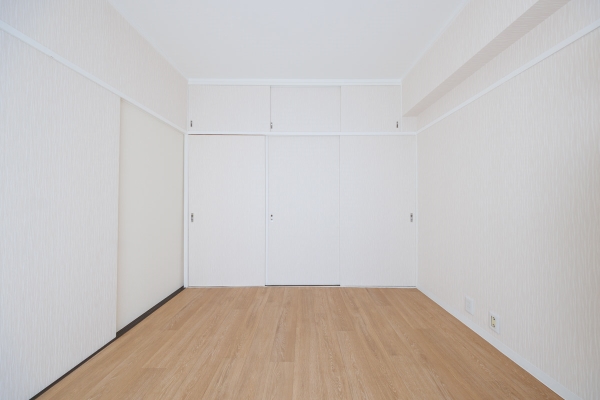 収納付きの洋室２