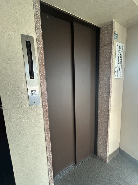 便利なエレベーター付き
