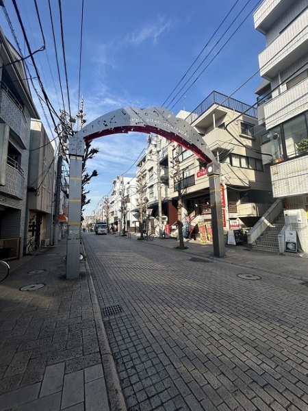 ハッピーロード尾山台商店街・・・約200m（徒歩3分）