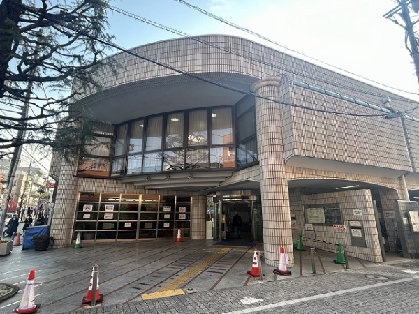 尾山台図書館・・・約350m（徒歩5分）