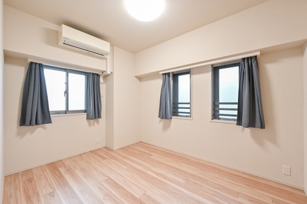 2面採光、角部屋のため陽当たり良好です。