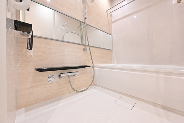 TES浴室暖房乾燥機付きの浴室です。