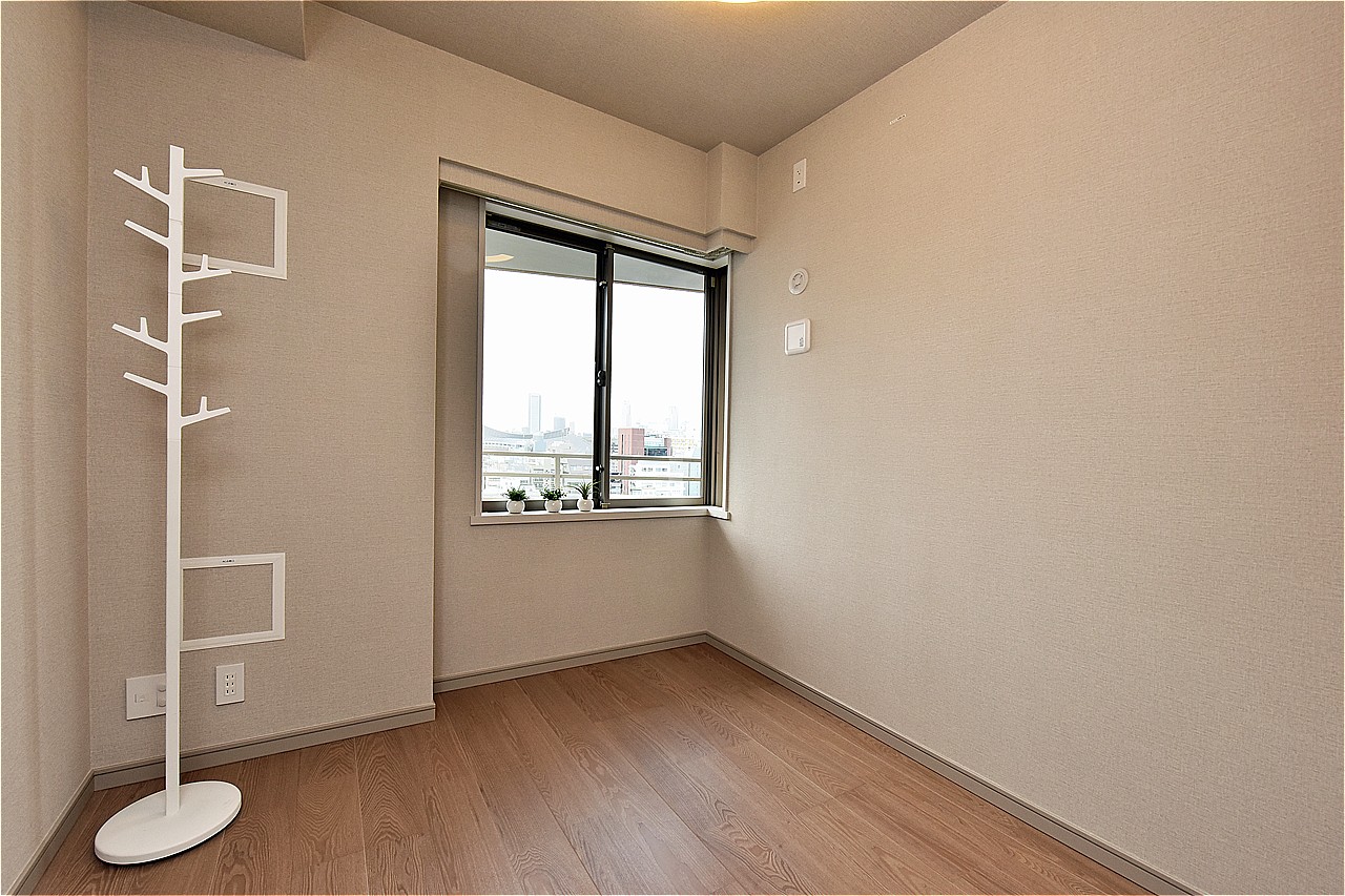 約4.4帖の洋室。子ども部屋や趣味部屋、テレワーク室など、多目的に使いやすい広さです。