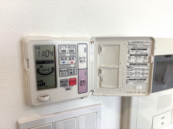 リビングには床暖房が設置されております。