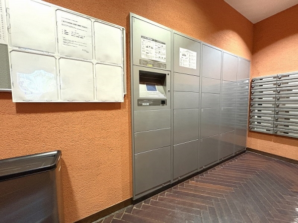 メールコーナーには便利な宅配ボックスがございます。