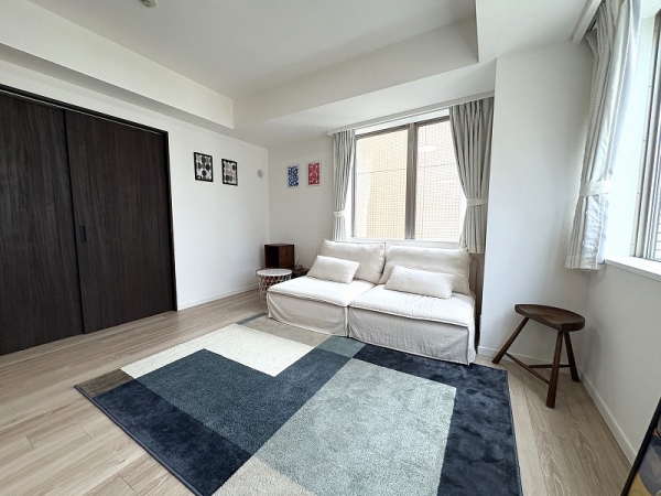 リビングは2面採光となっており、通風・採光良好