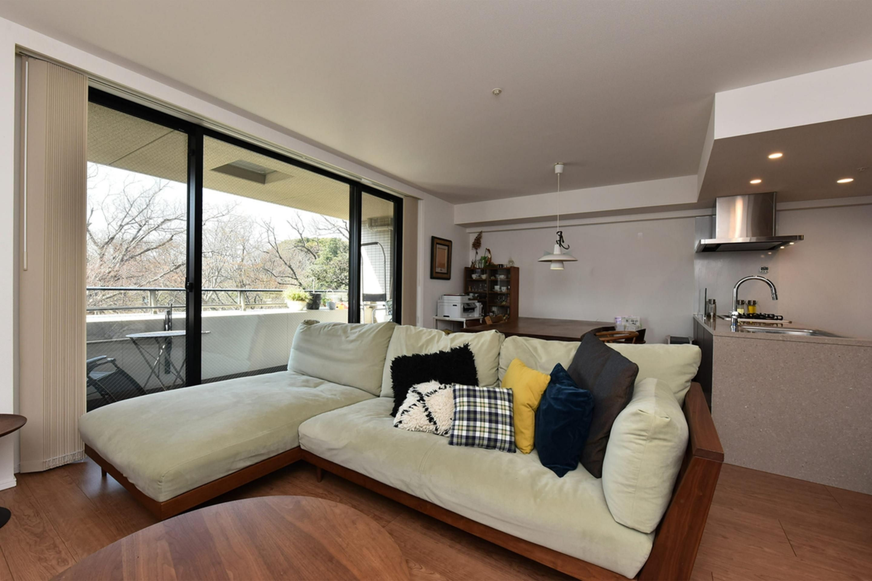 ※掲載の室内写真は実際の室内写真（2026年2月撮影）および間取り図をもとにCG加工処理で作成したものです。実際の室内には傷や汚れ等がある場合がございます。