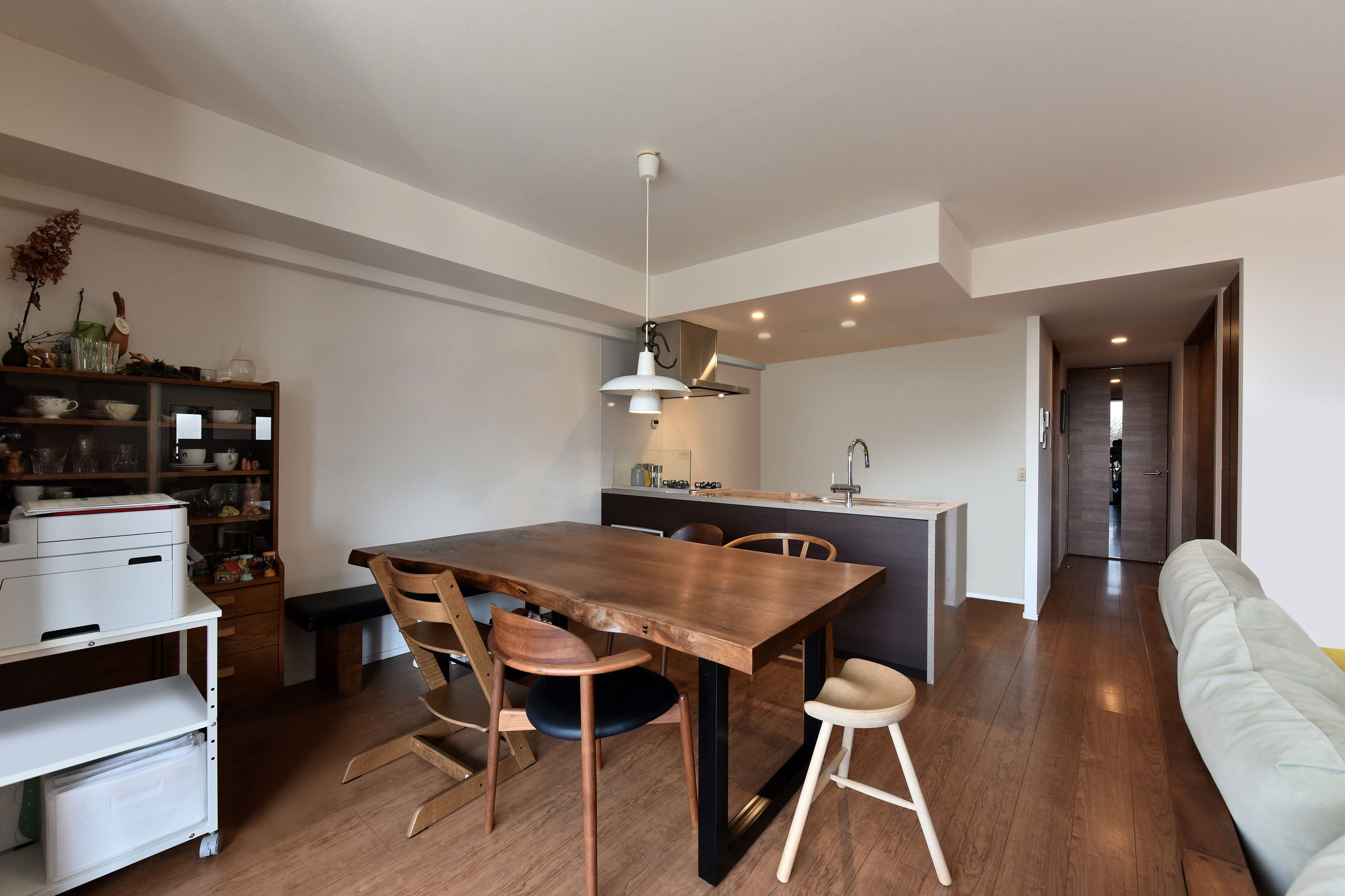 ※掲載の室内写真は実際の室内写真（2026年2月撮影）および間取り図をもとにCG加工処理で作成したものです。実際の室内には傷や汚れ等がある場合がございます。