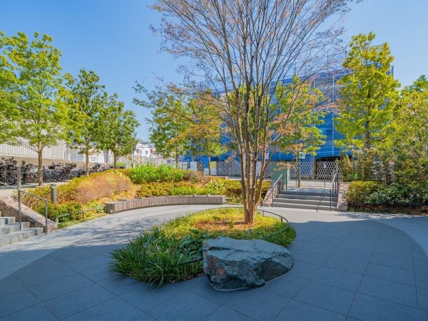 緑豊かなフロントガーデン