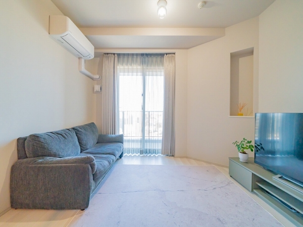 光と風が注ぎ込み心地よい空間のリビング