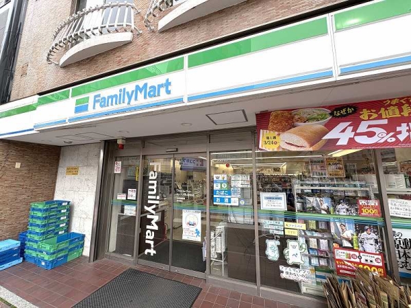 ファミリーマートサンズ大岡山駅前店まで徒歩5分（約370m）