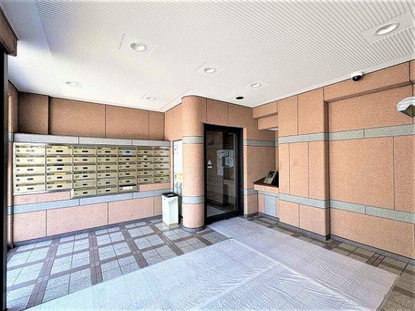 防犯面で安心なオートロック付エントランス（2026年4月撮影）