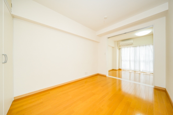 可動式間仕切りを開け広々と使っていただけます