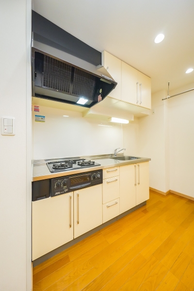 3つ口コンロのゆとりあるキッチン