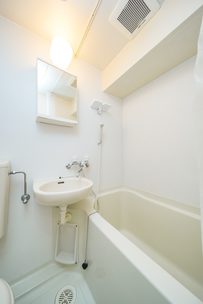 浴室は洗面室と一体になっております