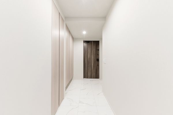 廊下(玄関に向かって撮影)