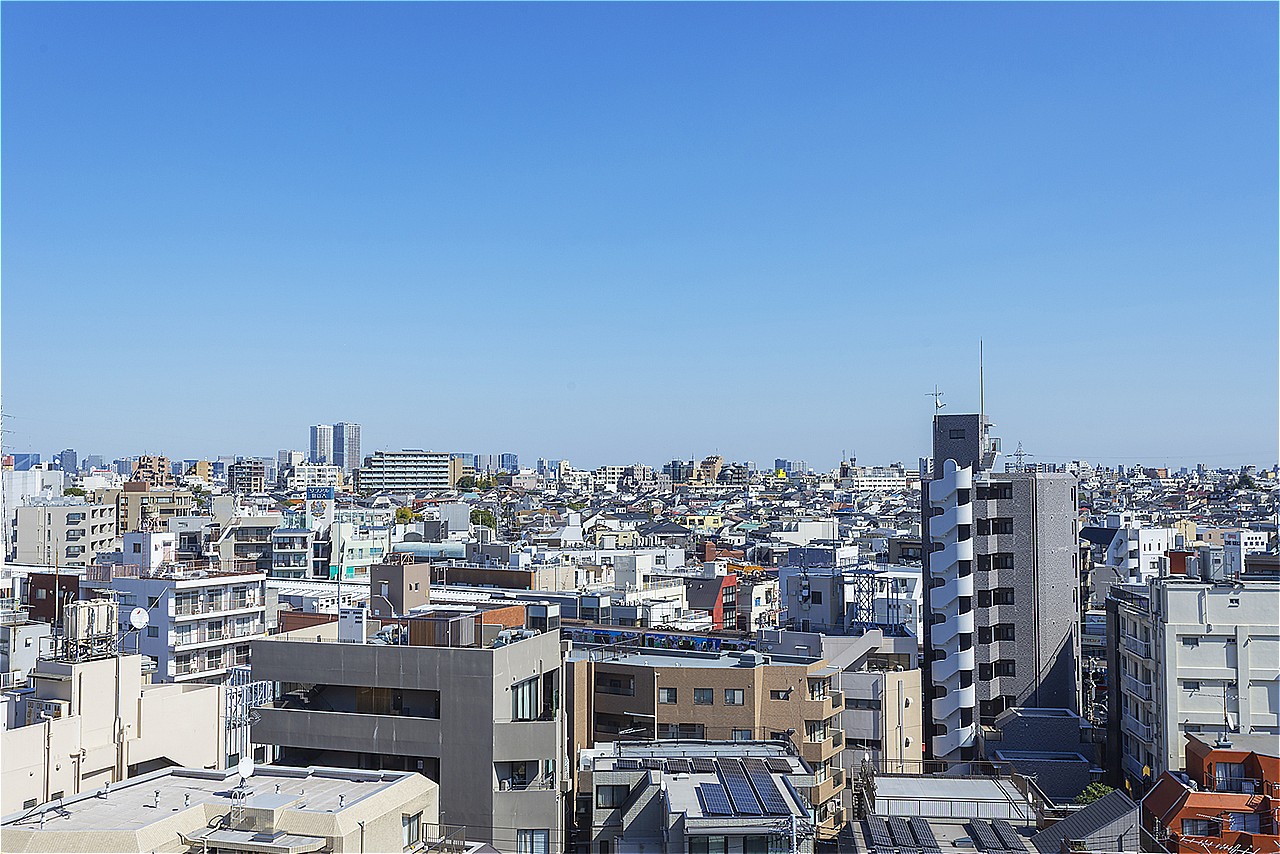 前面に日差しを遮る高い建物はありません。暖かな陽光が室内までたっぷり降り注ぎます。※眺望は将来に渡って保証するものではありません。