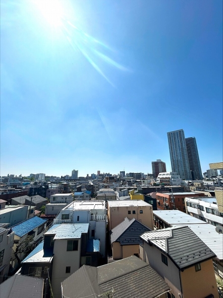 前面は低層建物のため、9階からの眺望良好です。