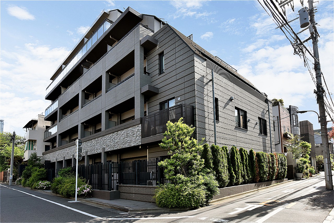 2017年12月築、RC造・地上5階建地下1階付きマンション。ペットと一緒に暮らすことができます(細則あり)。現況空室・即時お引き渡し可能です。詳細は、お気軽にお問い合わせください。