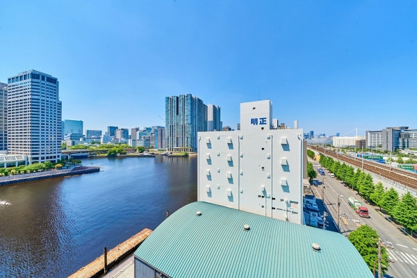 北側の眺望からは運河の景色をお楽しみいただけます