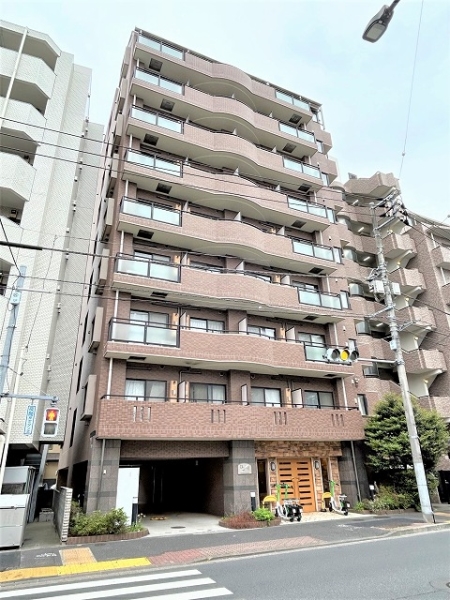 タイル張りの10階建てRC造マンション