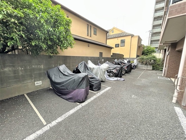 敷地内バイク置場