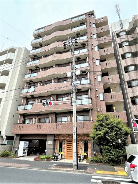 タイル張りの10階建てRC造マンション
