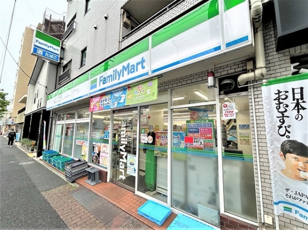 ファミリーマート新宿中落合三丁目店まで徒歩2分（約120ｍ）