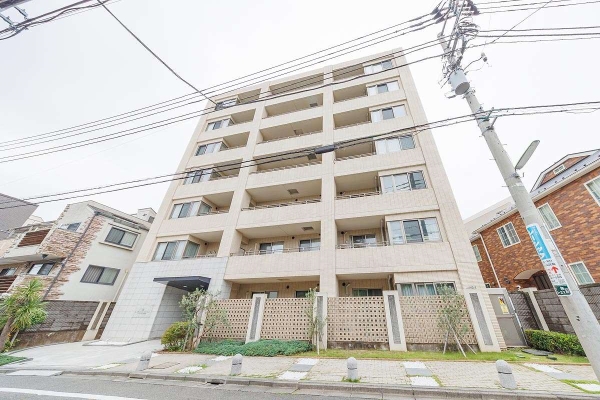 東急田園都市線「三軒茶屋」駅まで徒歩8分です。