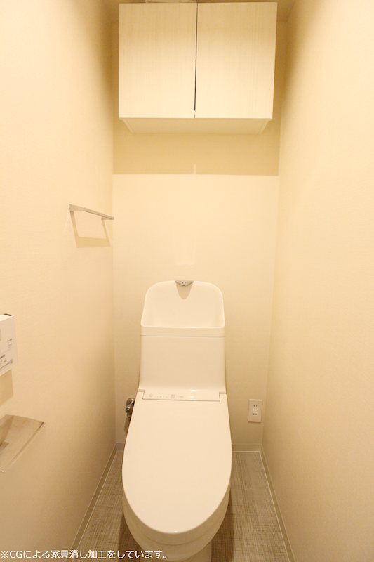 【トイレ】いつでも爽やかな使い心地のウォシュレット付きトイレ。上部には清掃用品などの収納に便利・・・