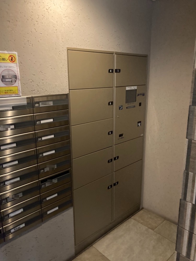 宅配ボックスが設置されており、不在時の荷物の受け取りが可能。気軽にインターネットショッピングを楽しめそうです。