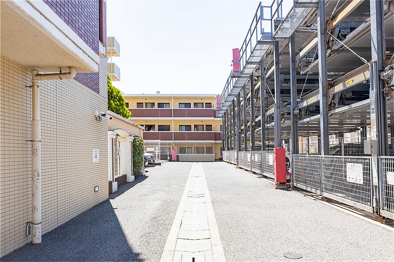 防犯性の高い機械式の駐車場が設けられています。1台目は使用料無償でご利用いただけます。