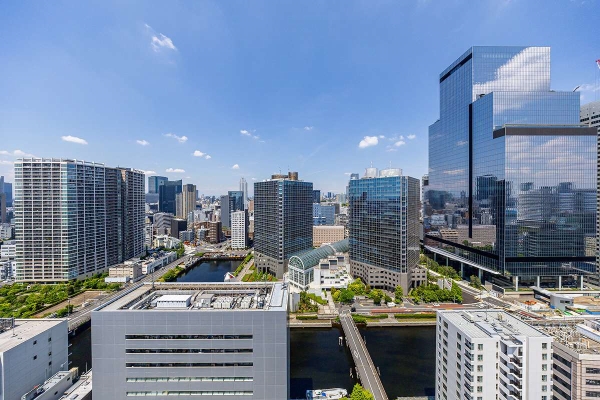 バルコニーからは都心ならではの景色をお楽しみいただけます