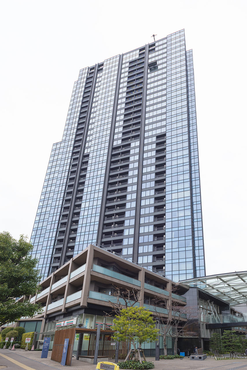 JR山手線など、複数沿線が乗り入れている「大崎」駅まで徒歩4分。地上39階建てのタワーマンションです。再開発事業が進む、品川・高輪ゲートウェイエリアまでスムーズにアクセスできます。