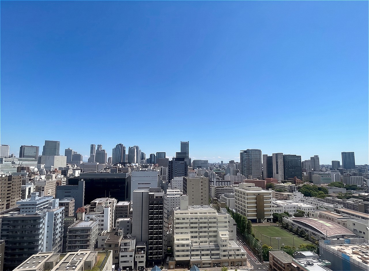 総戸数1093戸の大規模タワーレジデンス。東京メトロ丸ノ内線「新宿御苑前」駅まで徒歩7分など、3沿線3駅利用可能な立地です。※眺望は将来に渡って保証するものではありません。
