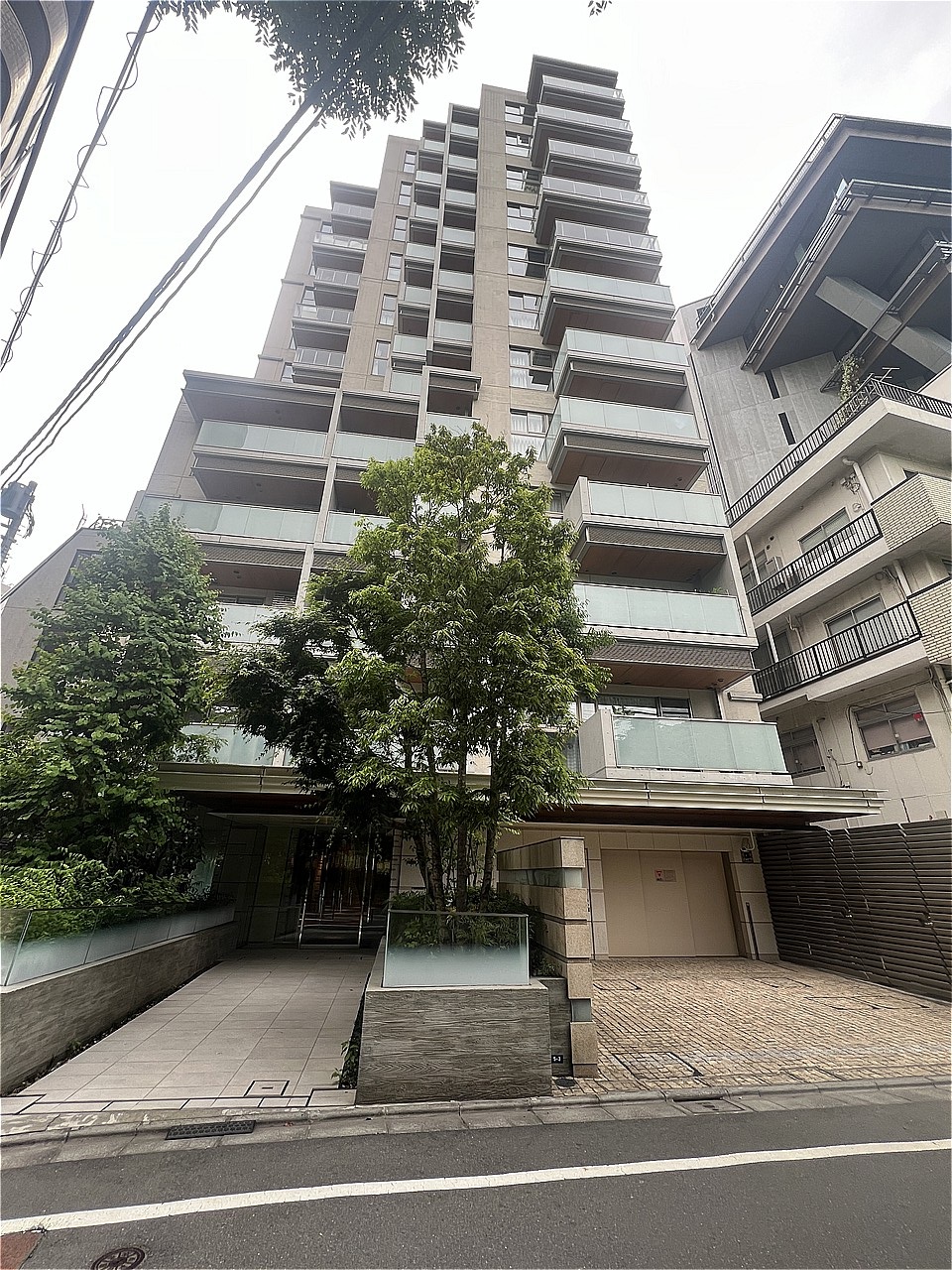 地上12階建ての11階部分、収納豊富な「3LDK＋2WIC＋SIC」！スーパーも近く、子育て世帯も暮らしやすい住環境です。ぜひ、ご検討ください。