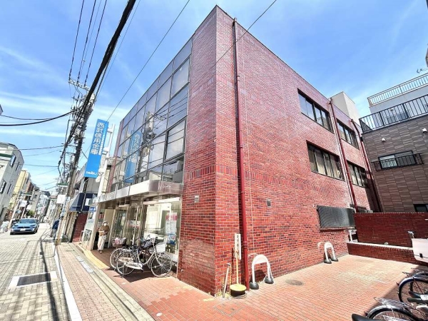 「西武信用金庫　幡ヶ谷支店」まで徒歩2分（約140ｍ）