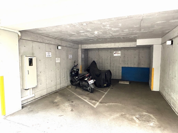 バイク置き場有