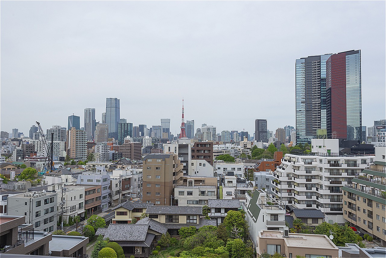 10階につき眺望良好です。晴れた日にはすっきりとした青空が広がります。※眺望は将来に渡って保証するものではありません。
