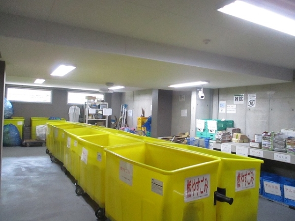 整理されたごみ置き場。24時間ゴミ出し可能です。